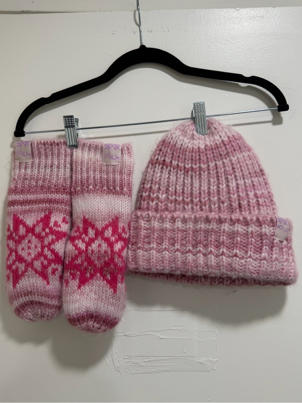 Kari Traa featuring Rachel Pohl, mittens and hat set in bloom, never worn